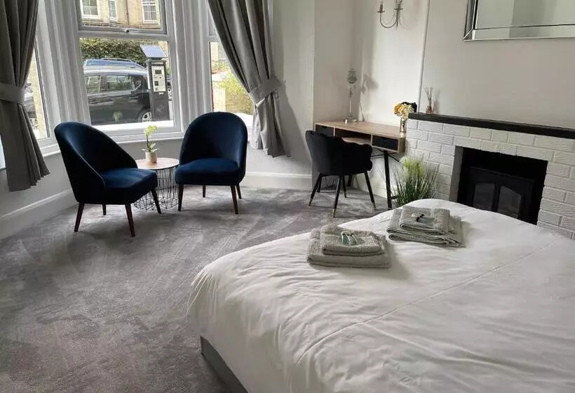 Impeccable 2 Bed Apartment In Eastbourne