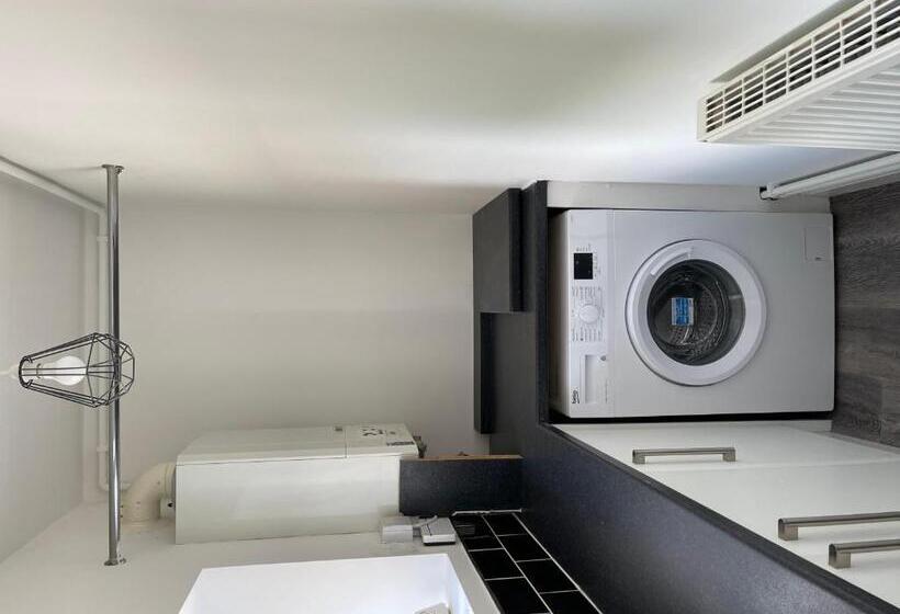 Impeccable 2 Bed Apartment In Eastbourne