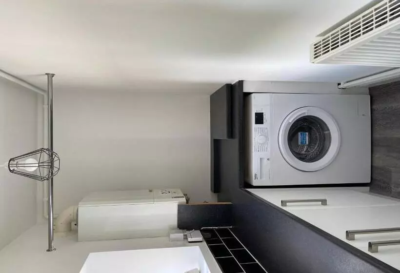 Impeccable 2 Bed Apartment In Eastbourne