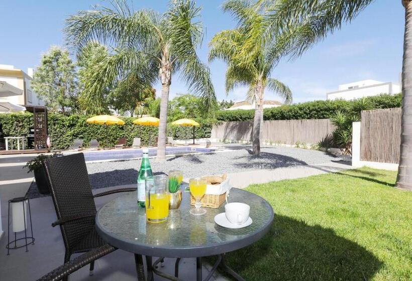 Perogil Suites Girassolelegant Room With Pool