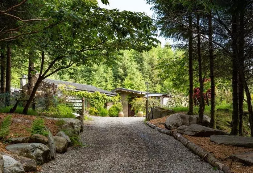 Retreat Lodge
