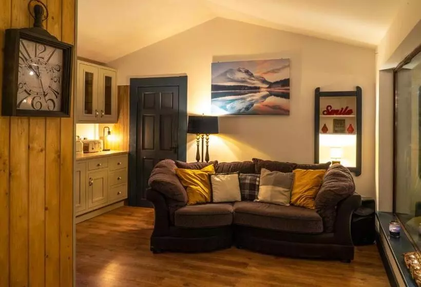 Retreat Lodge