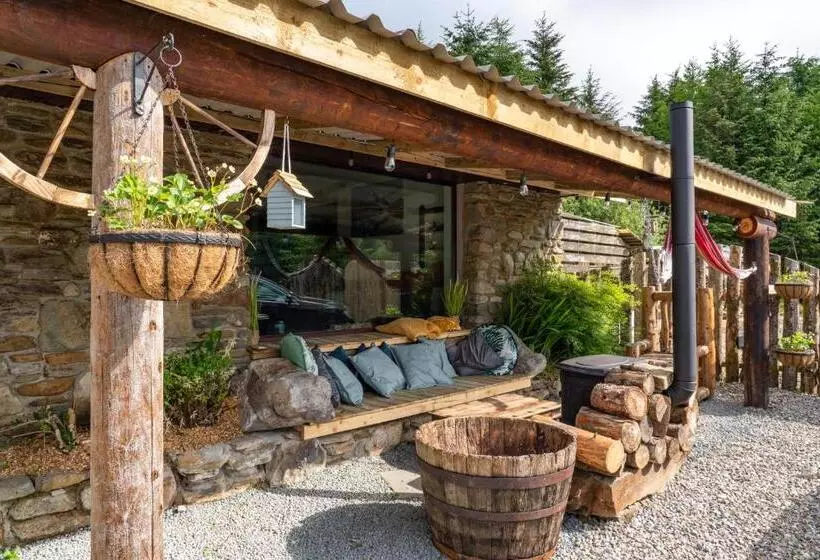 Retreat Lodge