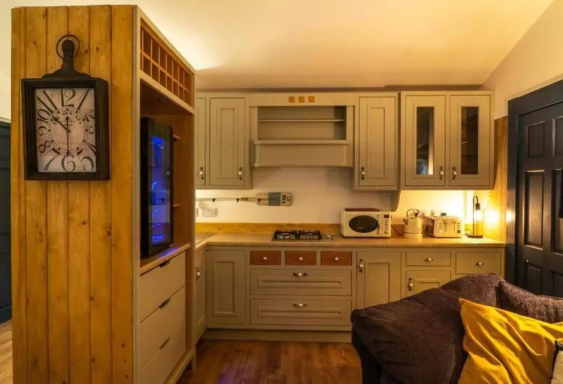 Retreat Lodge