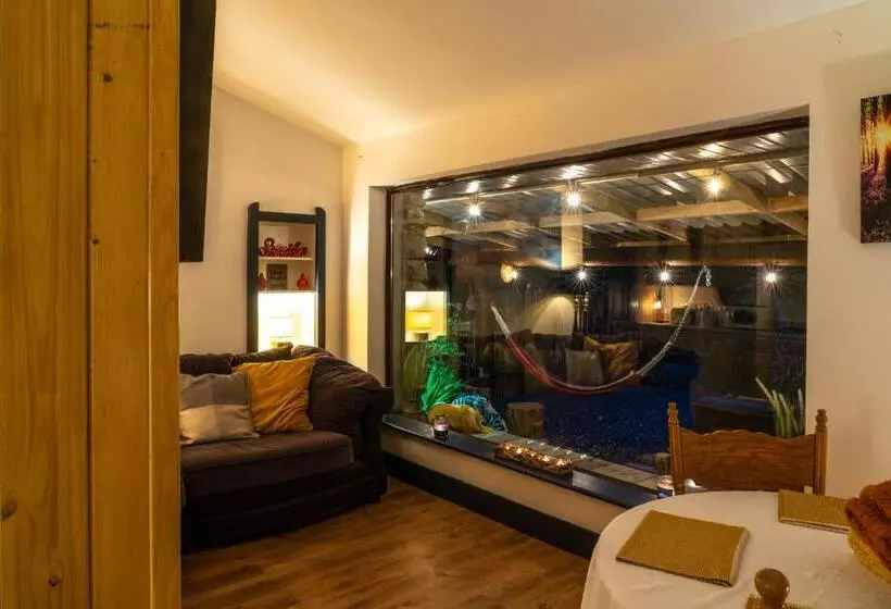 Retreat Lodge
