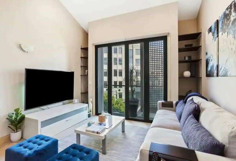 Viaduct Duplex   Free Parking, Best Location!