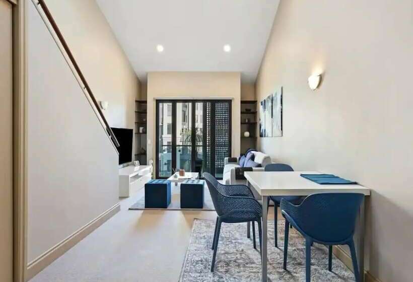 Viaduct Duplex   Free Parking, Best Location!