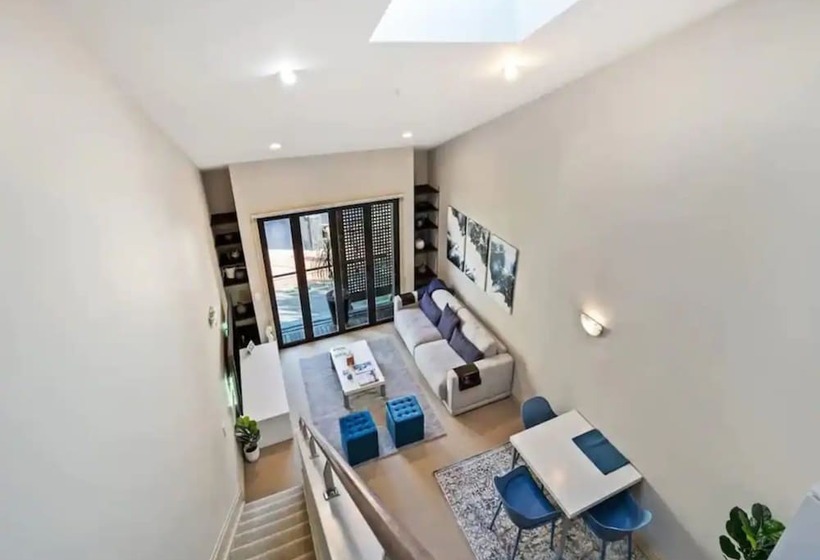 Viaduct Duplex   Free Parking, Best Location!