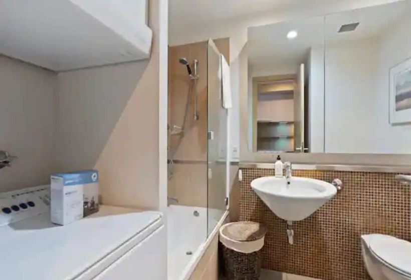 Viaduct Duplex   Free Parking, Best Location!