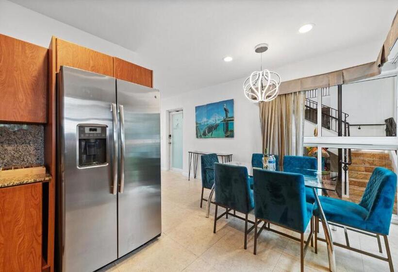 Isle Of Venice Residence And Marina