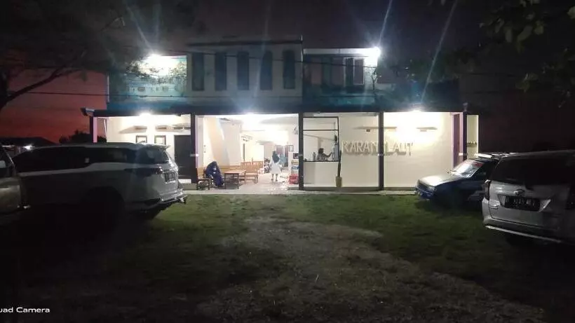 Retkeilymaja Penginapan Karanglaut Santolo