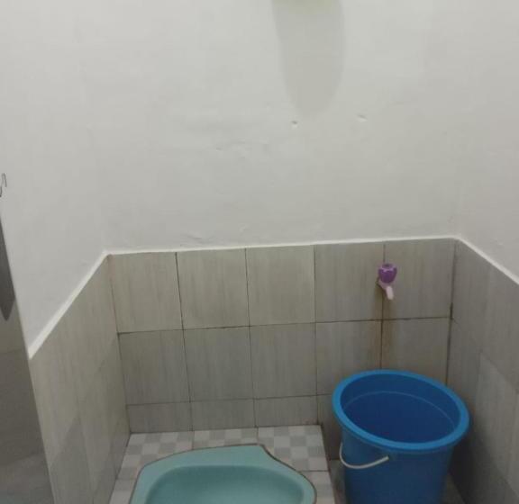 הוסטל Penginapan Karanglaut Santolo