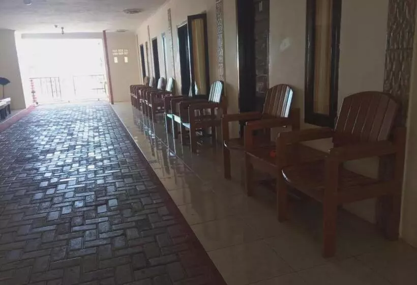 Retkeilymaja Penginapan Karanglaut Santolo