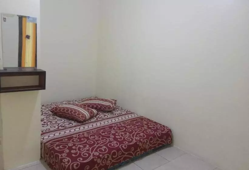 Retkeilymaja Penginapan Karanglaut Santolo