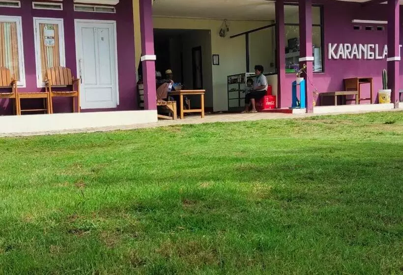 Retkeilymaja Penginapan Karanglaut Santolo