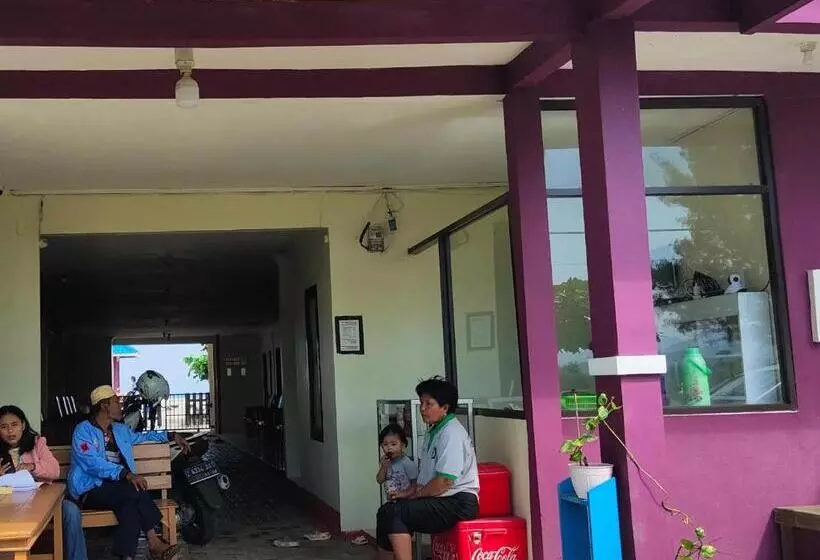 Retkeilymaja Penginapan Karanglaut Santolo