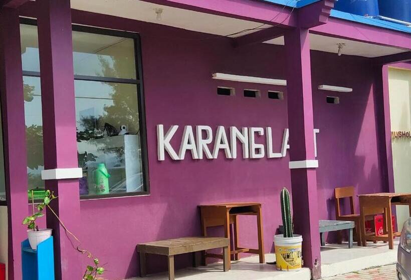 הוסטל Penginapan Karanglaut Santolo