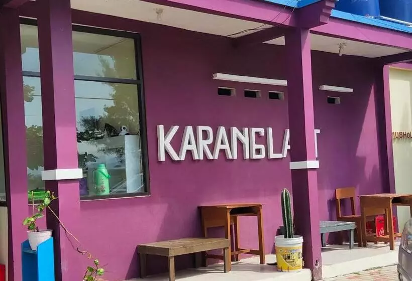 Retkeilymaja Penginapan Karanglaut Santolo