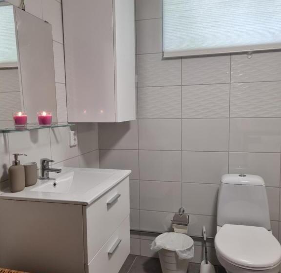 Moonlight   Trevlig Källarlägenhet