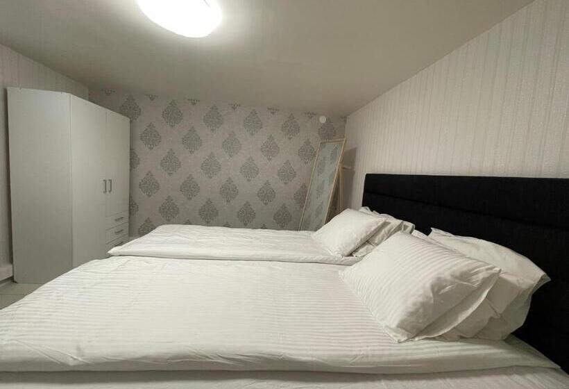 Moonlight   Trevlig Källarlägenhet