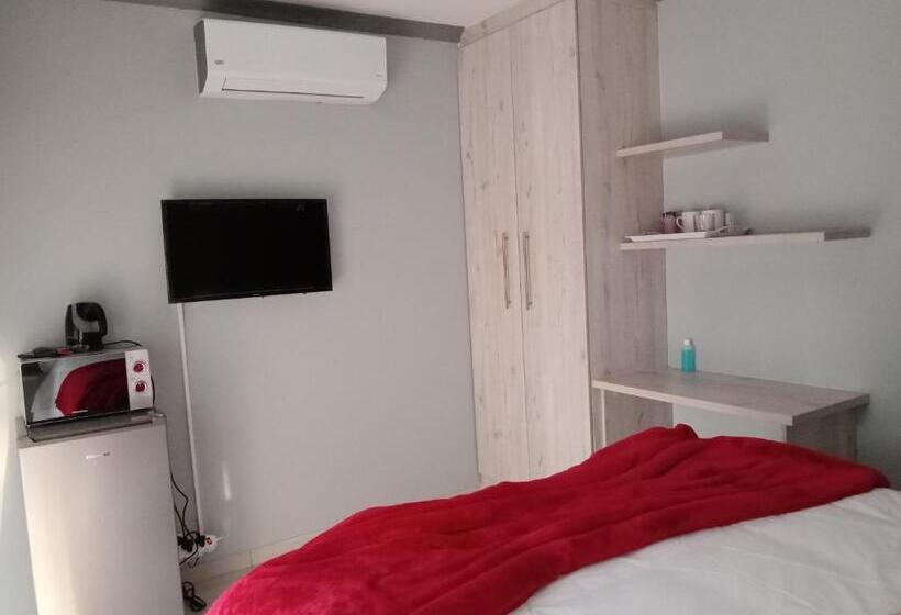 پانسیون Waterfall View Lodge