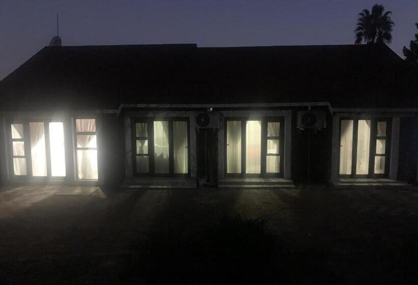 پانسیون Waterfall View Lodge