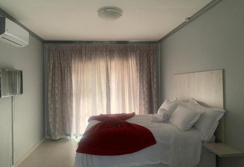 پانسیون Waterfall View Lodge