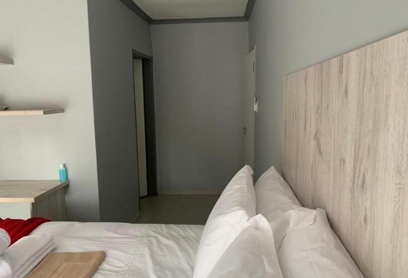 پانسیون Waterfall View Lodge