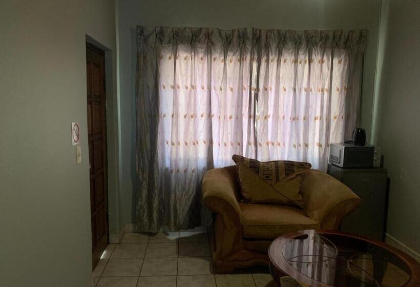 پانسیون Waterfall View Lodge