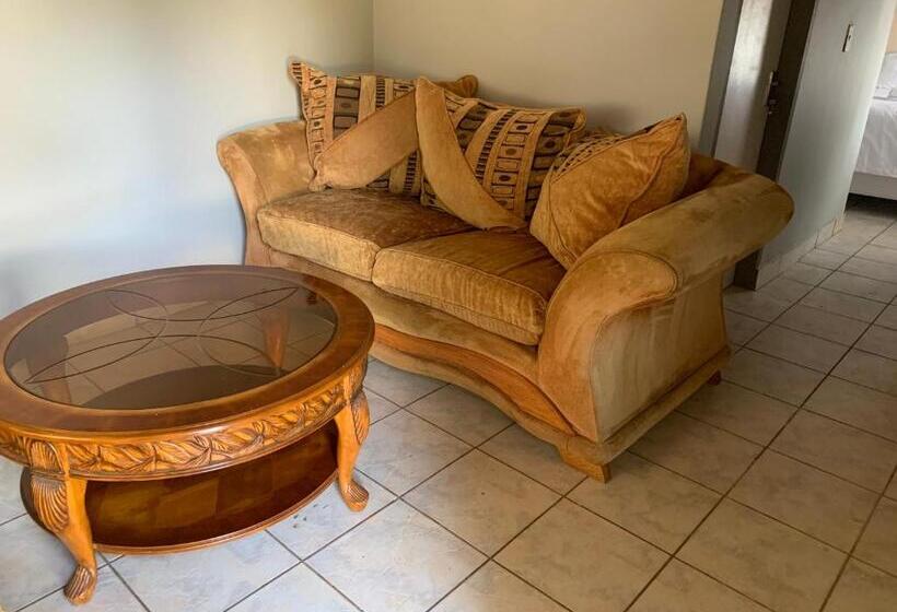 پانسیون Waterfall View Lodge