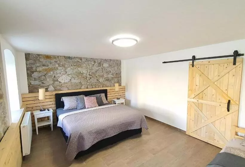 Apartmány černý Kohout