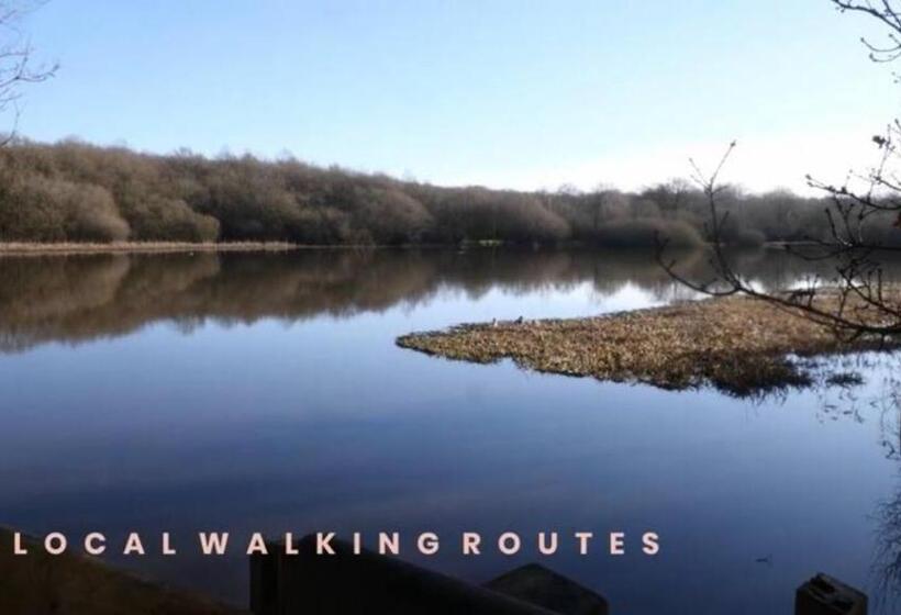 Luxury Retreat 30mins Taxi Ride From West London