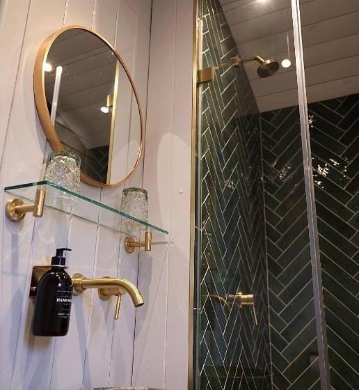 Luxury Retreat 30mins Taxi Ride From West London