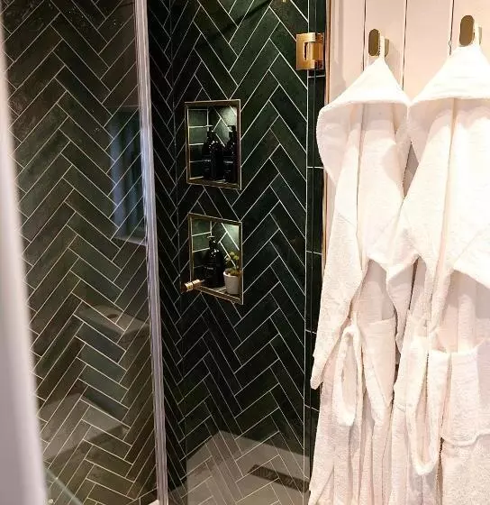 Luxury Retreat 30mins Taxi Ride From West London