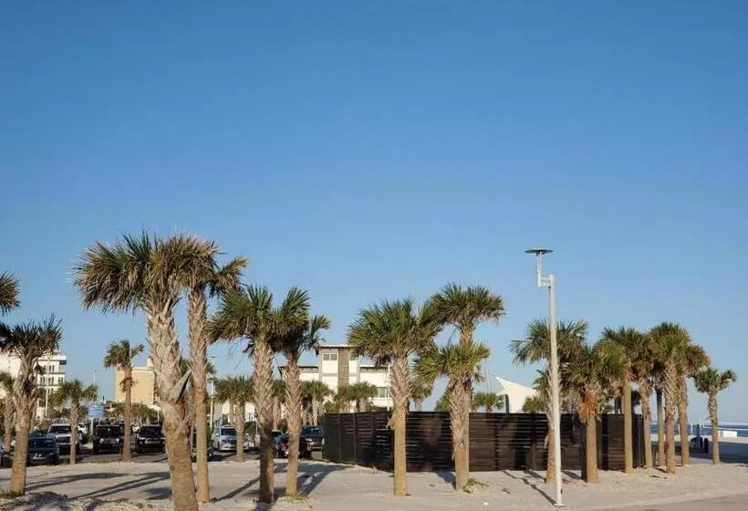 Island Winds East