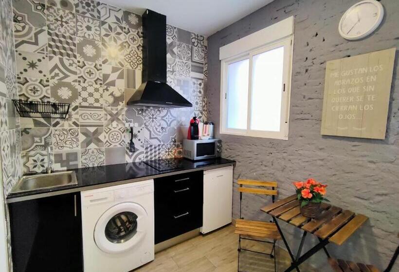 Pequeño Alojamiento Con Mini Piscina No Climatizada