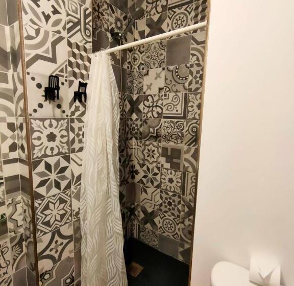 Pequeño Alojamiento Con Mini Piscina No Climatizada