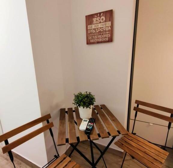 Pequeño Alojamiento Con Mini Piscina No Climatizada