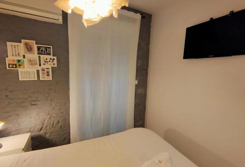 Pequeño Alojamiento Con Mini Piscina No Climatizada