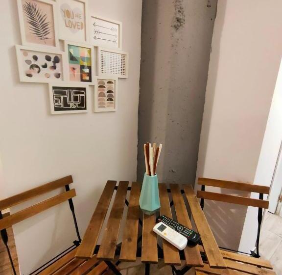 Pequeño Alojamiento Con Mini Piscina No Climatizada