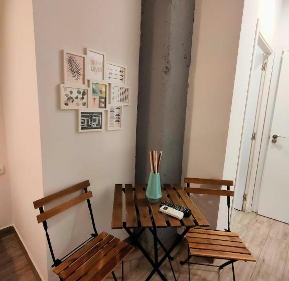 Pequeño Alojamiento Con Mini Piscina No Climatizada