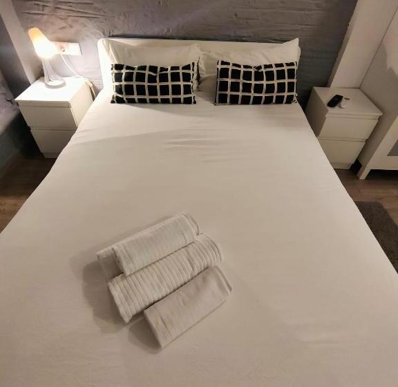 Pequeño Alojamiento Con Mini Piscina No Climatizada