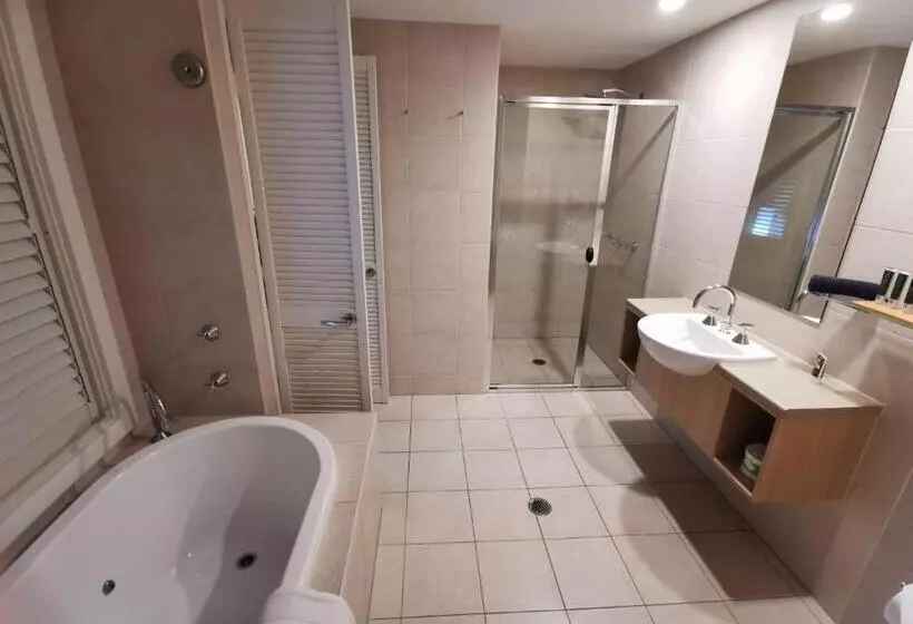 Lomakeskus Salt   2brm Apartment With Spa Bath And Ocean Views