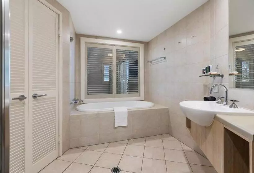 Lomakeskus Salt   2brm Apartment With Spa Bath And Ocean Views