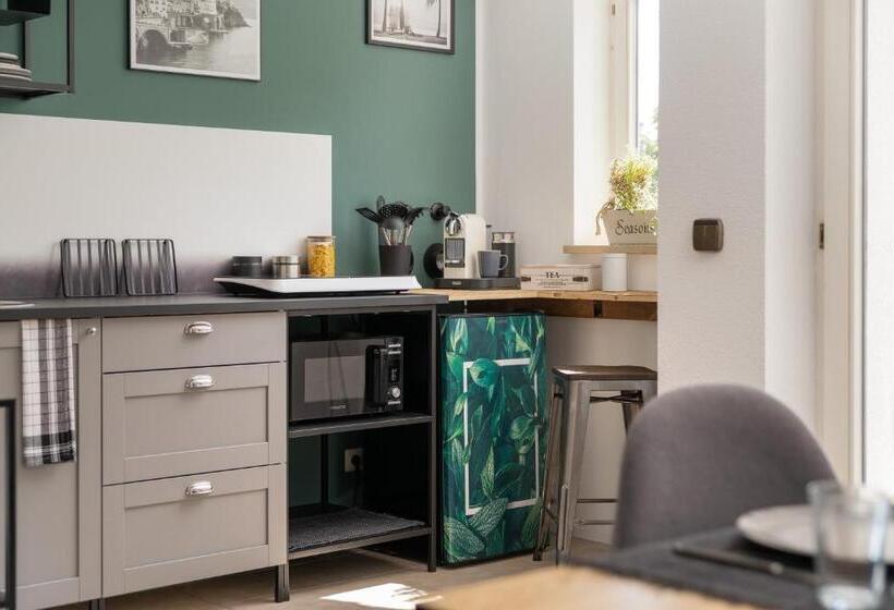 Wohlfühlwohnung Mit Parkplatz, Zentral, Schnelles Wlan, Bodensee & Schweiz Nähe