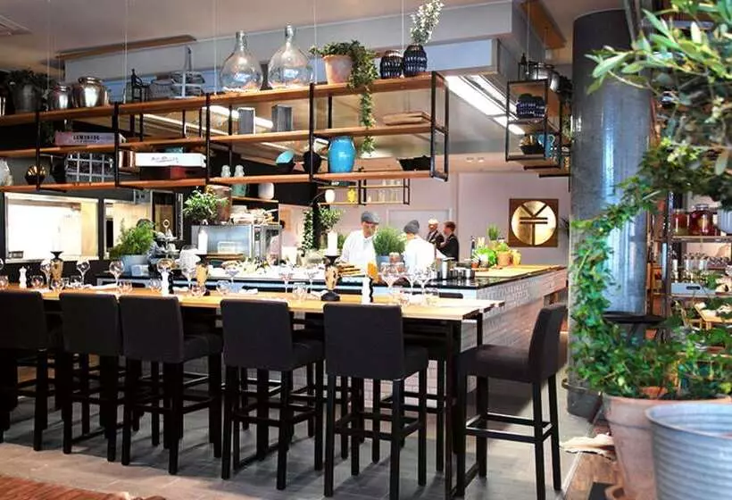 Clarion Hotel The Edge