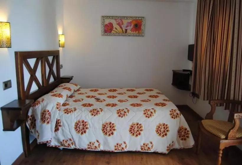 Hotel Rural Los Tadeos