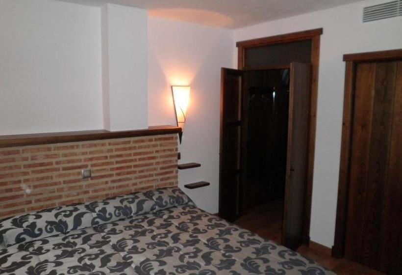 Hotel Rural Los Tadeos