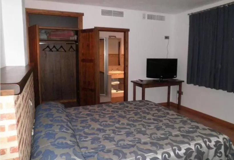 Hotel Rural Los Tadeos