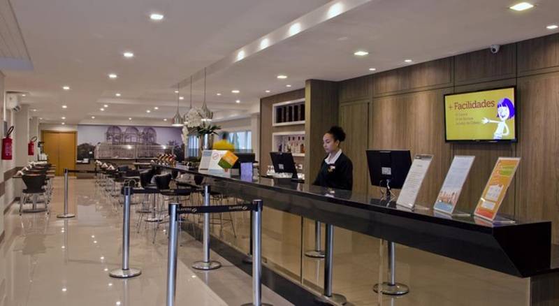 Отель Slim Curitiba Av Das Torres